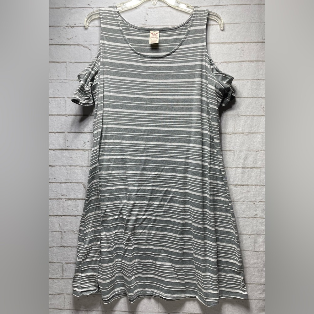 ❄️Faded Glory Women’s XL Gray White Striped Cold Shoulder Dress.